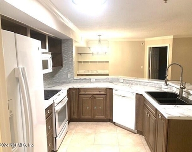 805 Boardwalk Drive - Photo Thumbnail 4