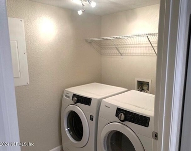 805 Boardwalk Drive - Photo Thumbnail 8