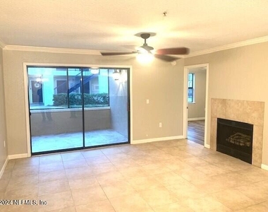 805 Boardwalk Drive - Photo Thumbnail 6