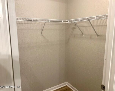 805 Boardwalk Drive - Photo Thumbnail 17