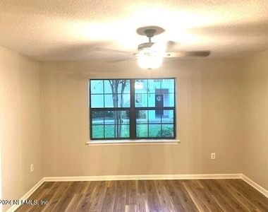 805 Boardwalk Drive - Photo Thumbnail 14