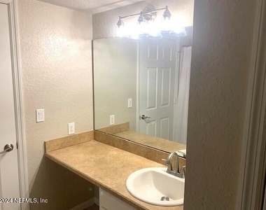805 Boardwalk Drive - Photo Thumbnail 11