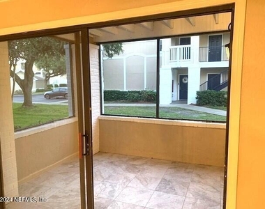 805 Boardwalk Drive - Photo Thumbnail 18