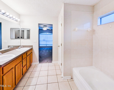 893 Oak Arbor Circle - Photo Thumbnail 16
