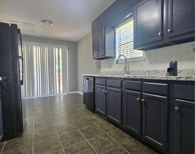 4115 Cranwood Drive - Photo Thumbnail 8