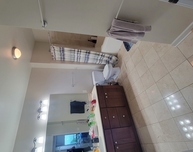 225 N Columbus Drive - Photo Thumbnail 5