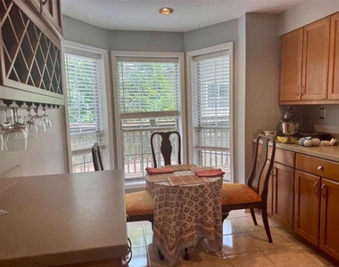 2901 Lenox Road - Photo Thumbnail 8