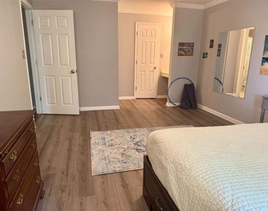 2901 Lenox Road - Photo Thumbnail 12