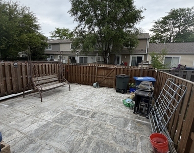 805 Bishop Court - Photo Thumbnail 17