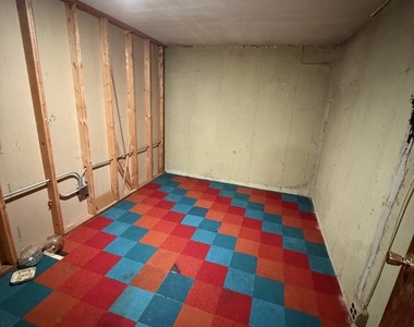 805 Bishop Court - Photo Thumbnail 15