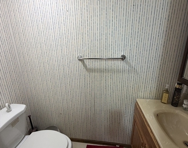 805 Bishop Court - Photo Thumbnail 7