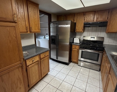 805 Bishop Court - Photo Thumbnail 3