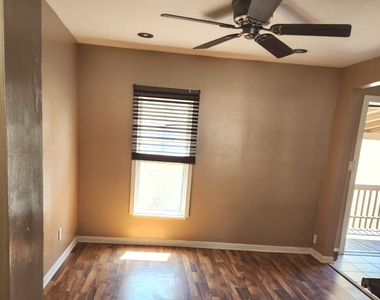 208 Illinois Street - Photo Thumbnail 5
