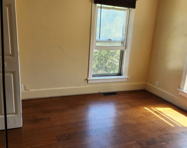 208 Illinois Street - Photo Thumbnail 2