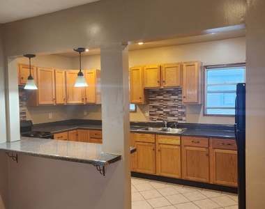 208 Illinois Street - Photo Thumbnail 7