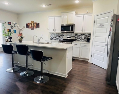 3369 English Elm Way - Photo Thumbnail 2