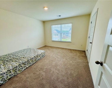 3369 English Elm Way - Photo Thumbnail 9