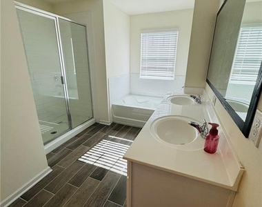 3369 English Elm Way - Photo Thumbnail 7