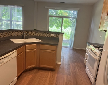 996 Enfield Drive - Photo Thumbnail 2