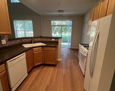 996 Enfield Drive - Photo Thumbnail 3