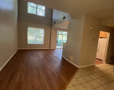 996 Enfield Drive - Photo Thumbnail 6