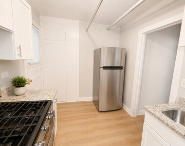 739 Hinman Avenue - Photo Thumbnail 4