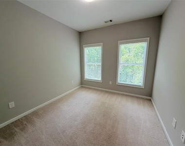 860 Westmoreland Circle Nw - Photo Thumbnail 14