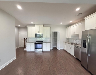 860 Westmoreland Circle Nw - Photo Thumbnail 5