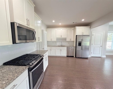 860 Westmoreland Circle Nw - Photo Thumbnail 6