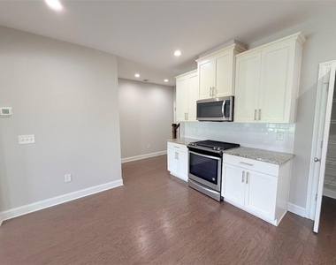860 Westmoreland Circle Nw - Photo Thumbnail 7