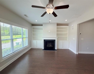 860 Westmoreland Circle Nw - Photo Thumbnail 2
