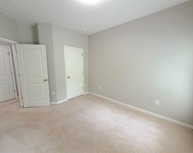 860 Westmoreland Circle Nw - Photo Thumbnail 15