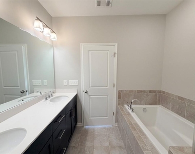 860 Westmoreland Circle Nw - Photo Thumbnail 13