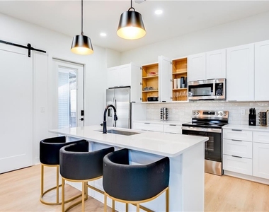 1239 Plaza Avenue Sw - Photo Thumbnail 6