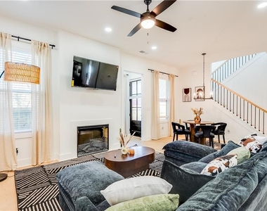1239 Plaza Avenue Sw - Photo Thumbnail 4