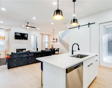 1239 Plaza Avenue Sw - Photo Thumbnail 5