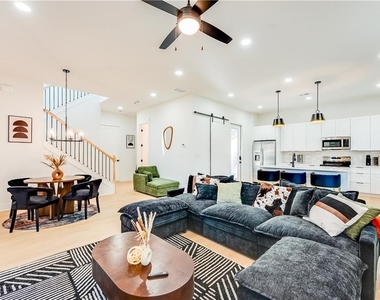 1239 Plaza Avenue Sw - Photo Thumbnail 3