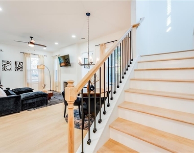 1239 Plaza Avenue Sw - Photo Thumbnail 10