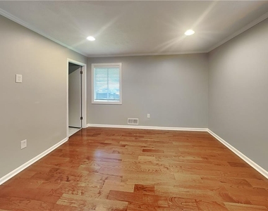 4623 Huntridge Drive Ne - Photo Thumbnail 12