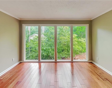 4623 Huntridge Drive Ne - Photo Thumbnail 16