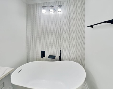 4623 Huntridge Drive Ne - Photo Thumbnail 19