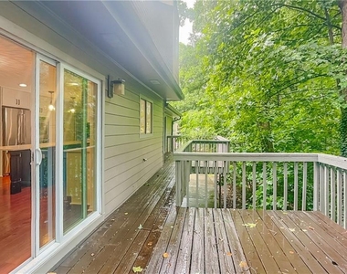 4623 Huntridge Drive Ne - Photo Thumbnail 22