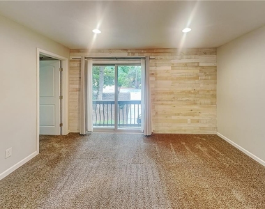 4623 Huntridge Drive Ne - Photo Thumbnail 7