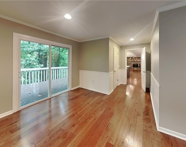 4623 Huntridge Drive Ne - Photo Thumbnail 11