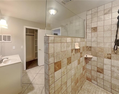 4623 Huntridge Drive Ne - Photo Thumbnail 9