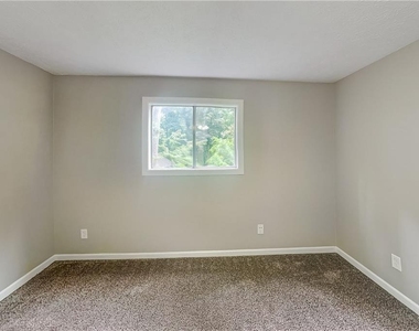 4623 Huntridge Drive Ne - Photo Thumbnail 13