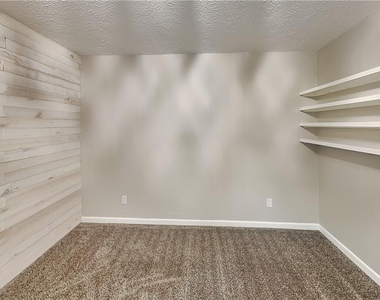 4623 Huntridge Drive Ne - Photo Thumbnail 15