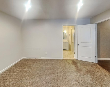 4623 Huntridge Drive Ne - Photo Thumbnail 8