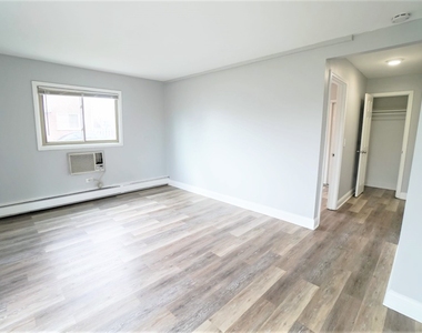 1100 N Wheeling Road - Photo Thumbnail 5