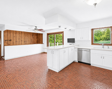 11251 158th Street - Photo Thumbnail 9